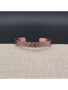 7.5 Inch Copper Hammered Pattern Cuff Bracelet B1162